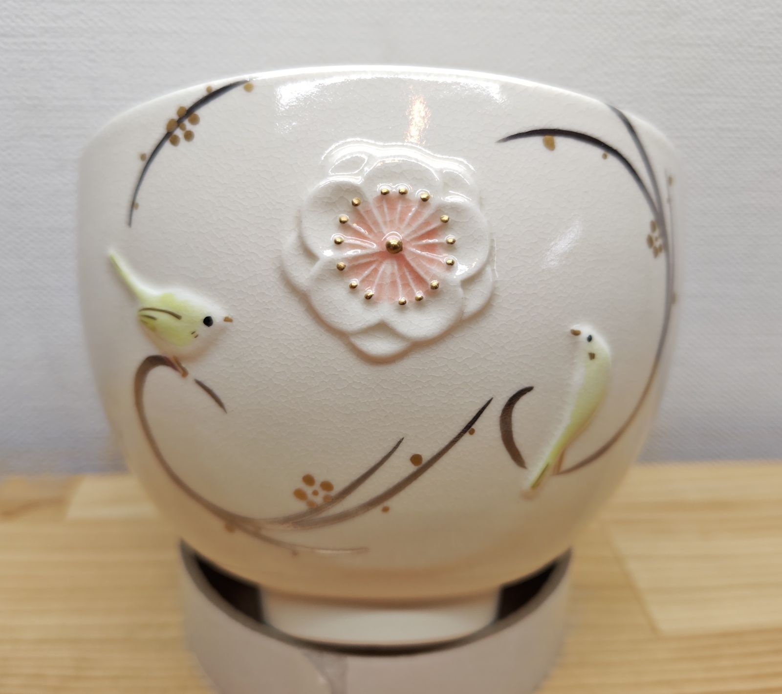 逢絢亭 茶道具 茶碗 京焼 浮彫 梅に鶯の絵 今岡三四郎 共箱入り