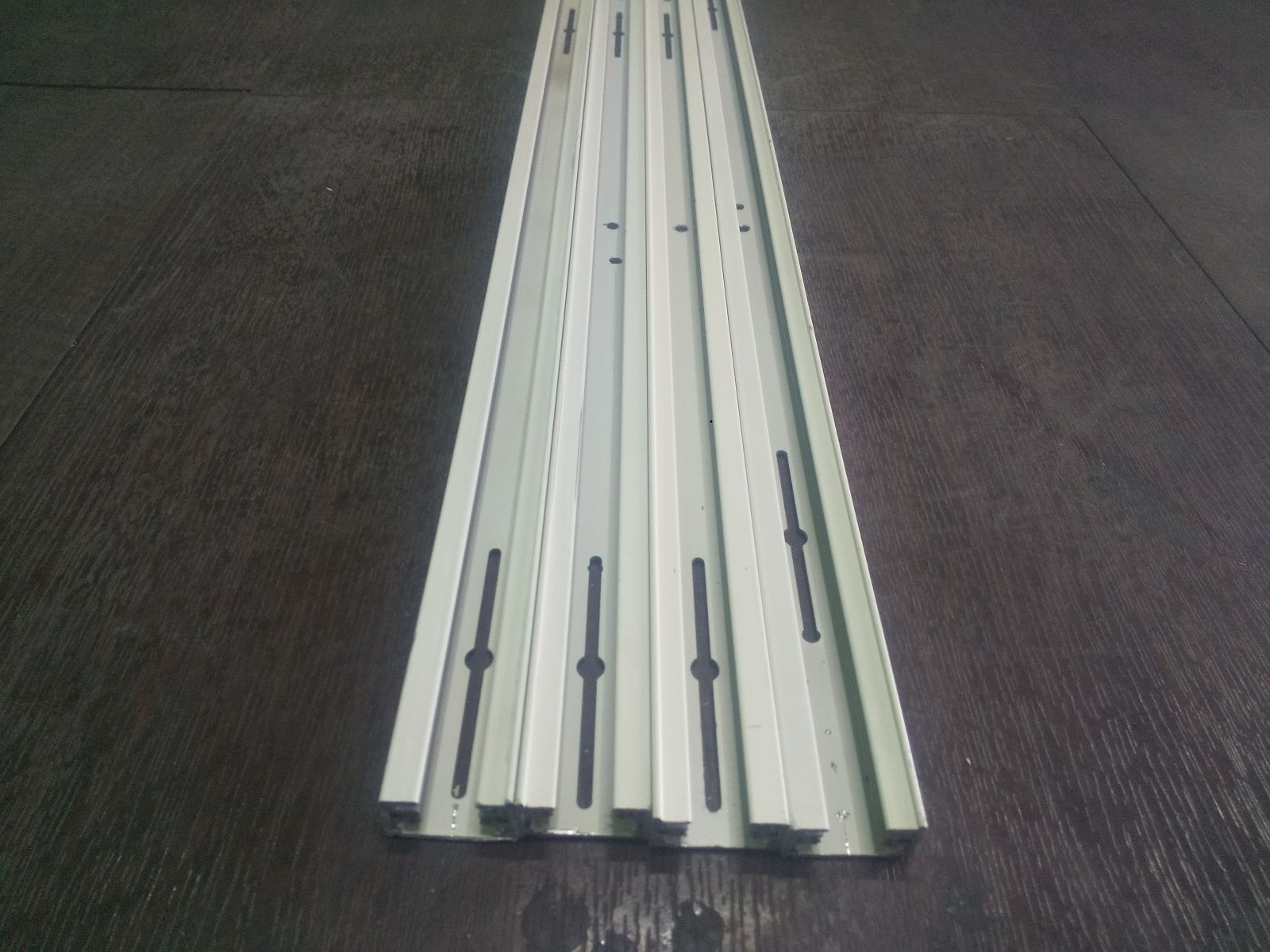 東芝製 ダクトレール ホワイト ３m×４本 ライティングレール J-333