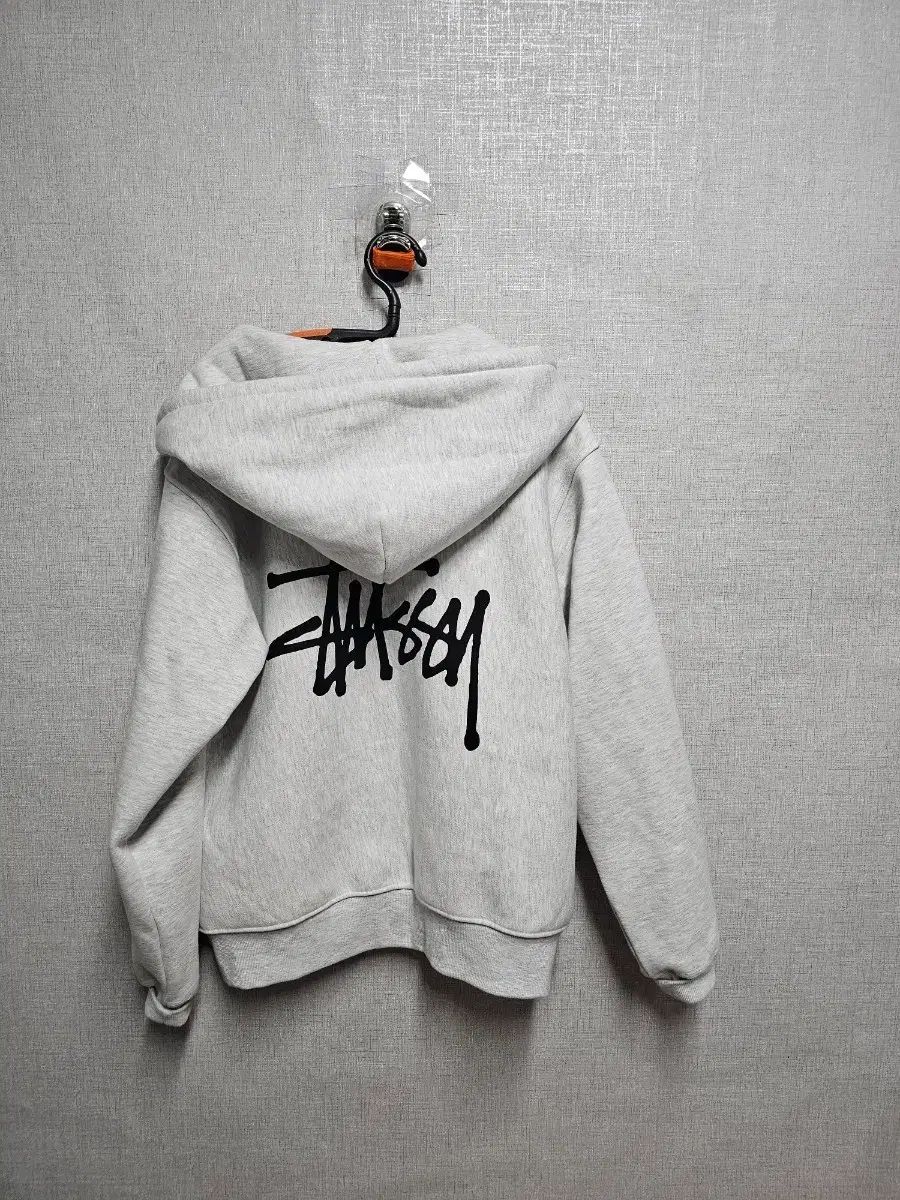 STUフーディー ジップアップ グレー バックロゴs