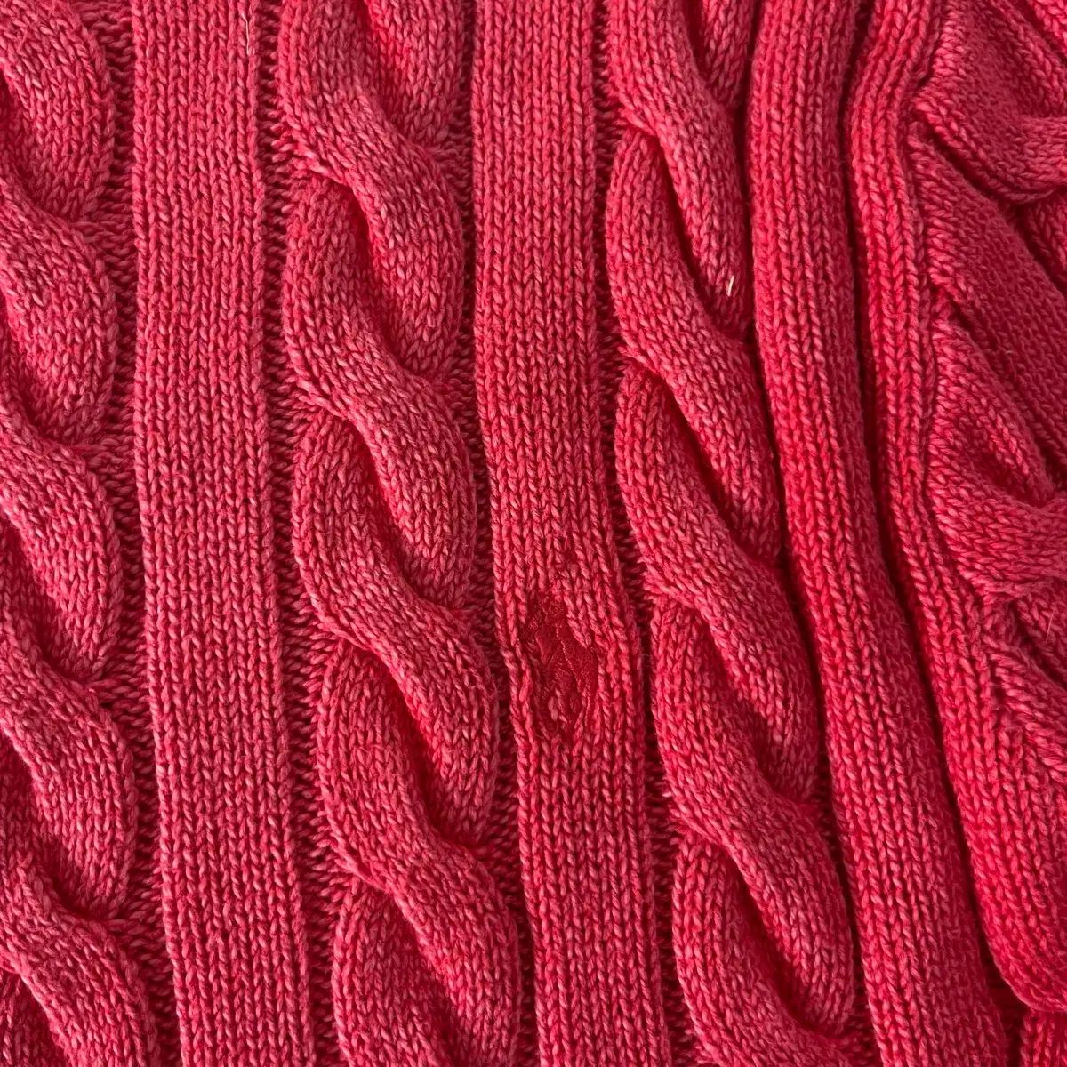 レッド ケーブル編み