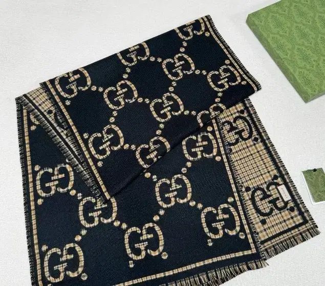 ブラック ゴールド パータン オールコーデ スカーフ