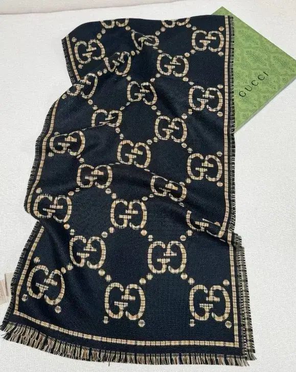 ブラック ゴールド パータン オールコーデ スカーフ