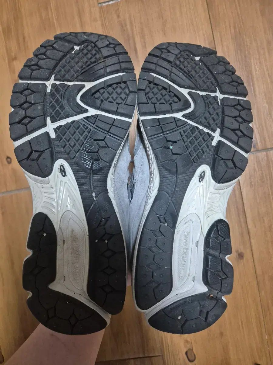 ニュー ンス 2002 r グレー スニーカー