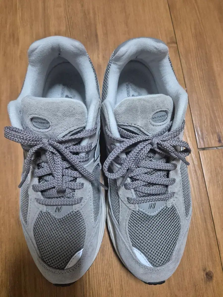 ニュー ンス 2002 r グレー スニーカー