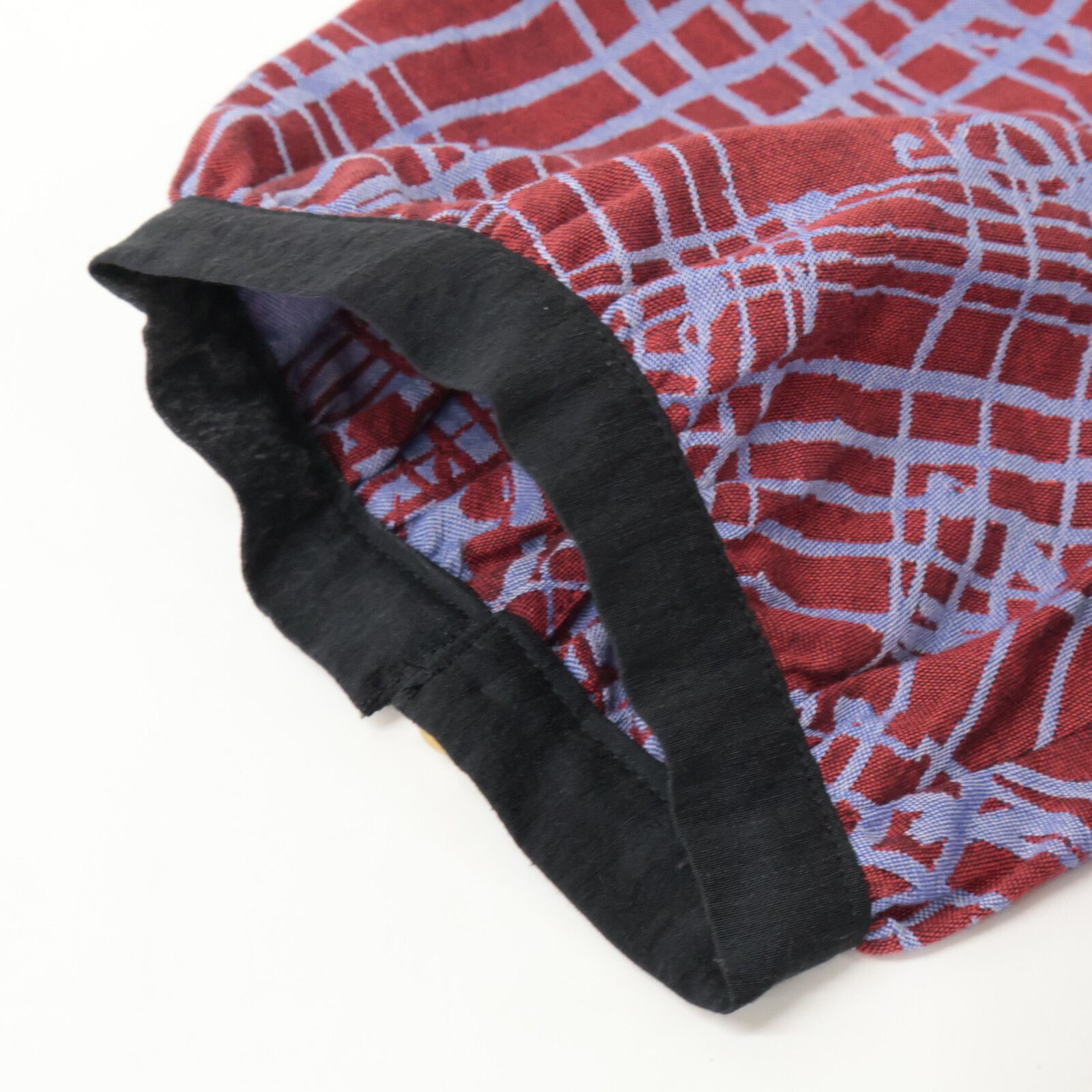 ベルト付 狂気を帯びて交わる五線のチェック