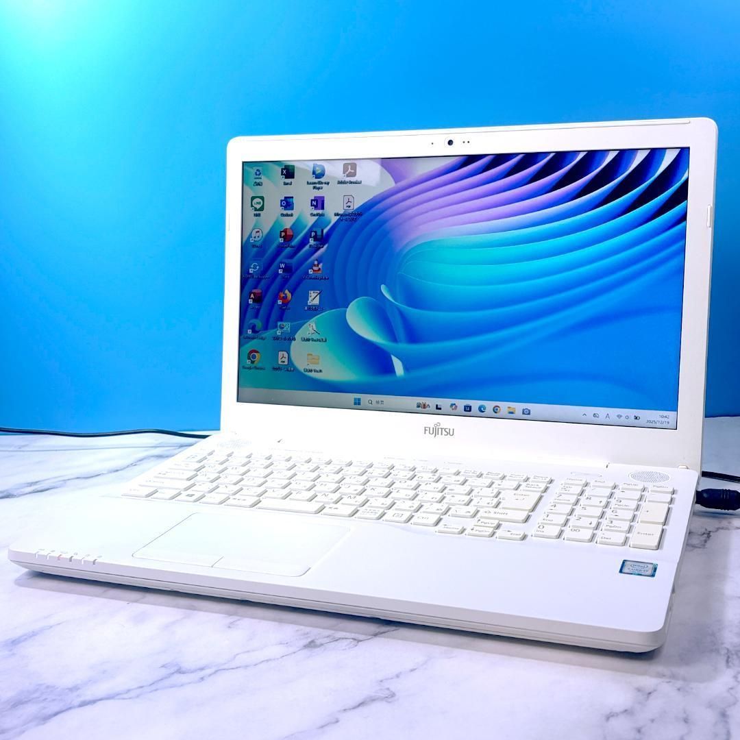 美品☆Corei7・8GB・SSD512GB・Windows11・ホワイト・ノートパソコン