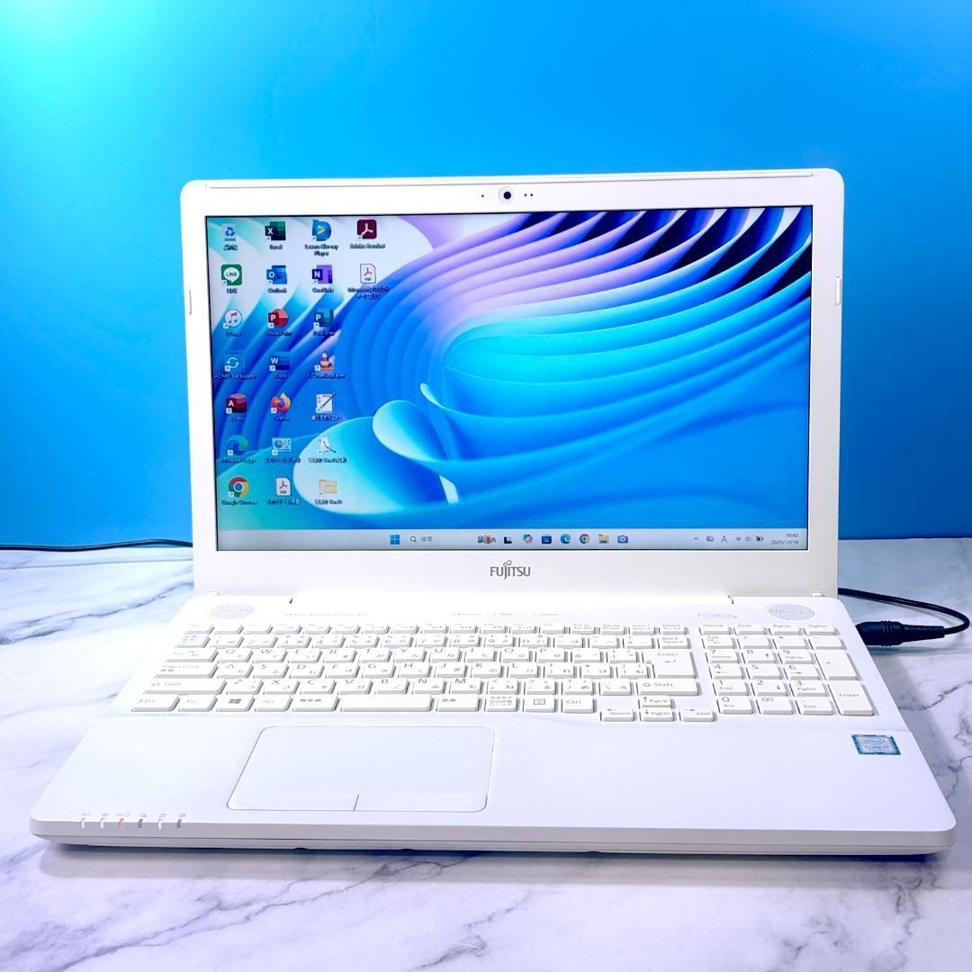 美品☆Corei7・8GB・SSD512GB・Windows11・ホワイト・ノートパソコン