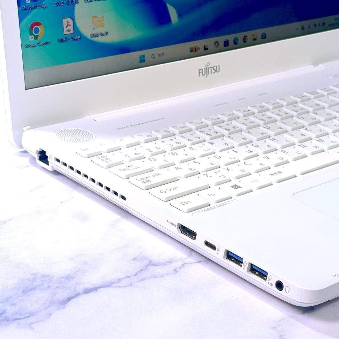 美品☆Corei7・8GB・SSD512GB・Windows11・ホワイト・ノートパソコン