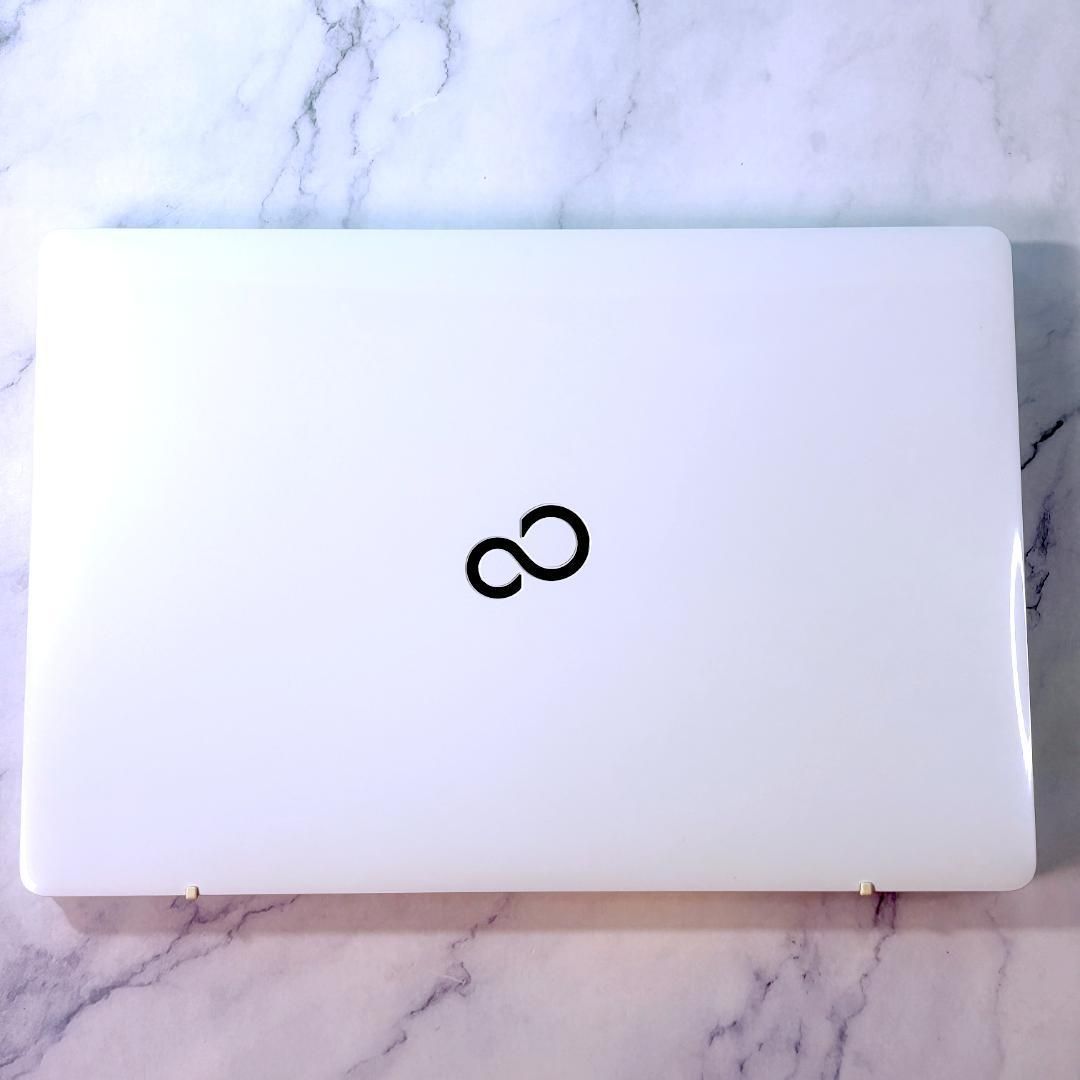 美品ホワイト✨すぐ使えるノートパソコン✨Win11✨7世代✨カメラ付✨訳あり 美品☆Corei7・8GB・SSD512GB・Windows11・ホワイト・ノートパソコン