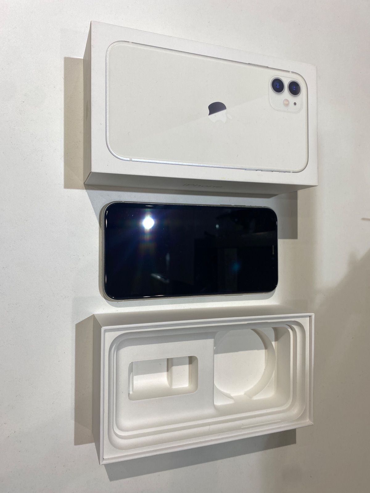 iPhone 11 ホワイト 128 GB バッテリー84%
