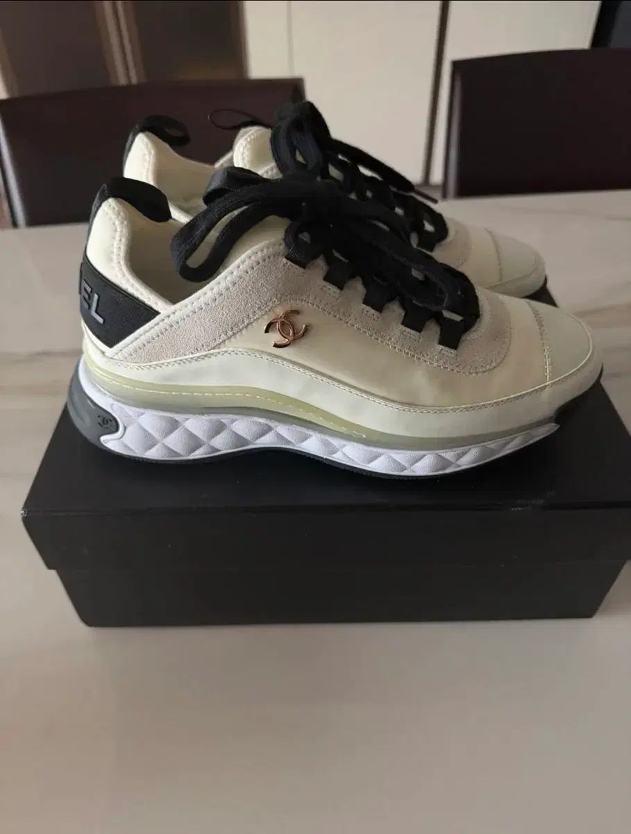 シャネル スニーカー アイボリー レディース 39