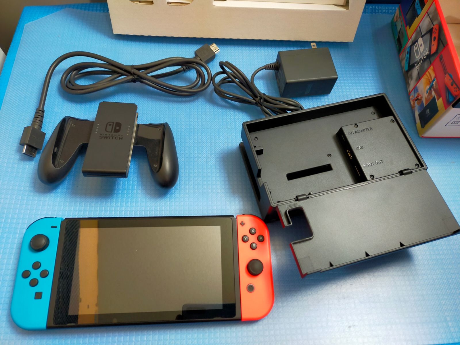 ニンテンドースイッチ本体 HAC-001 ＋オマケ - メルカリ
