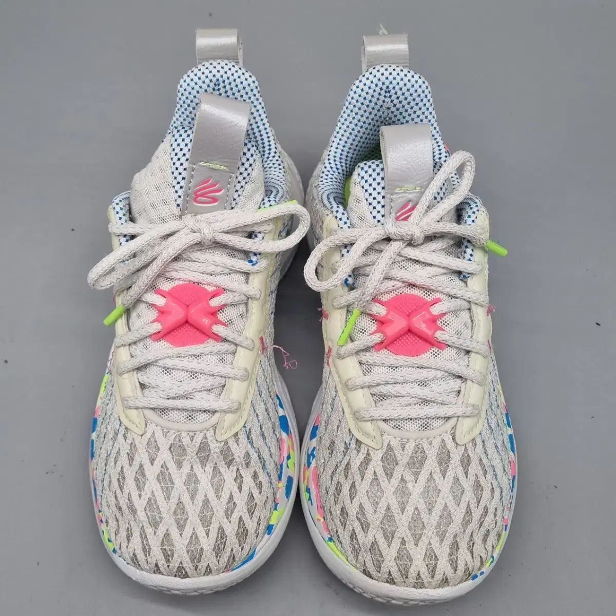 アンダーアーマー カリー フラッシュ パーティー スニーカー 225