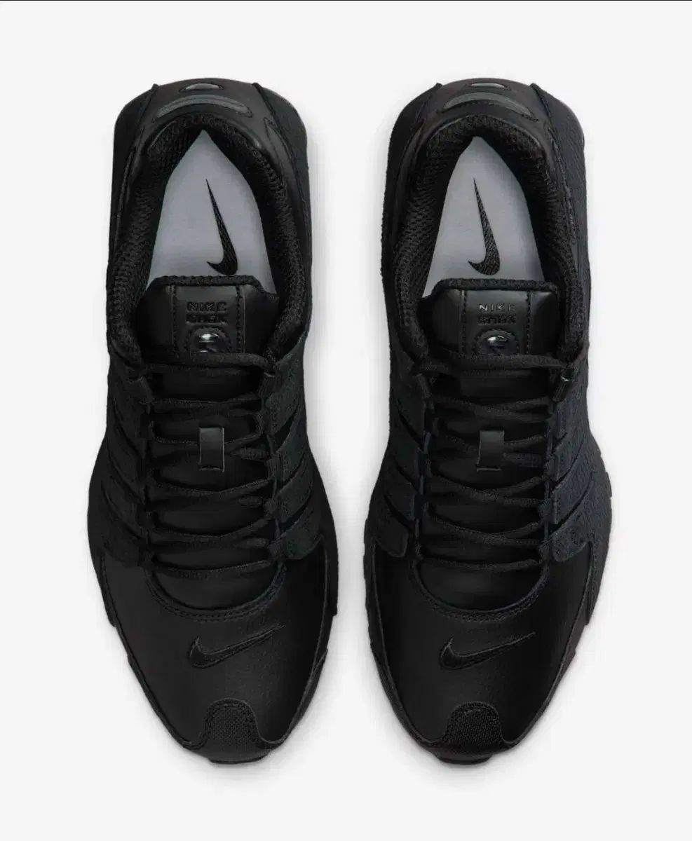 ナイキ ショックス