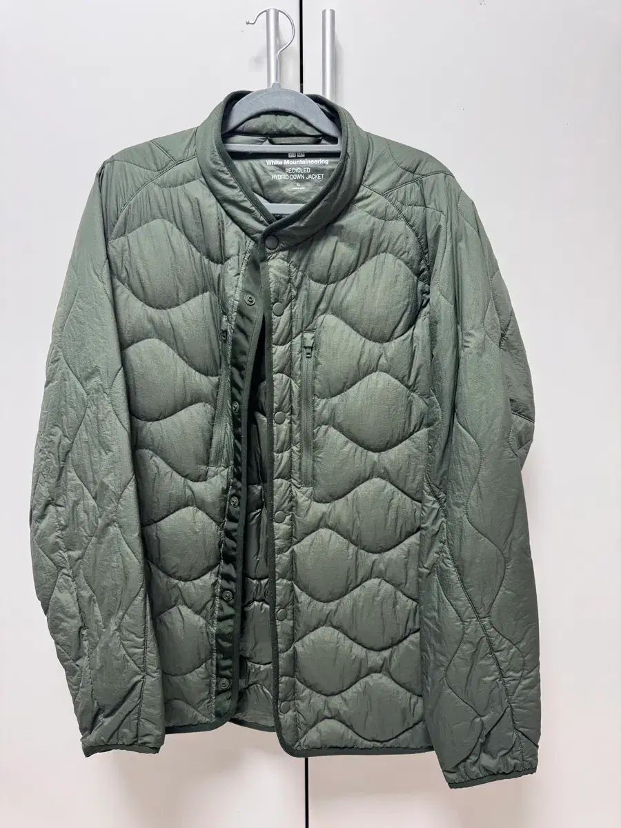 UNIQLO 白マウンテンリング 軽量ダウン