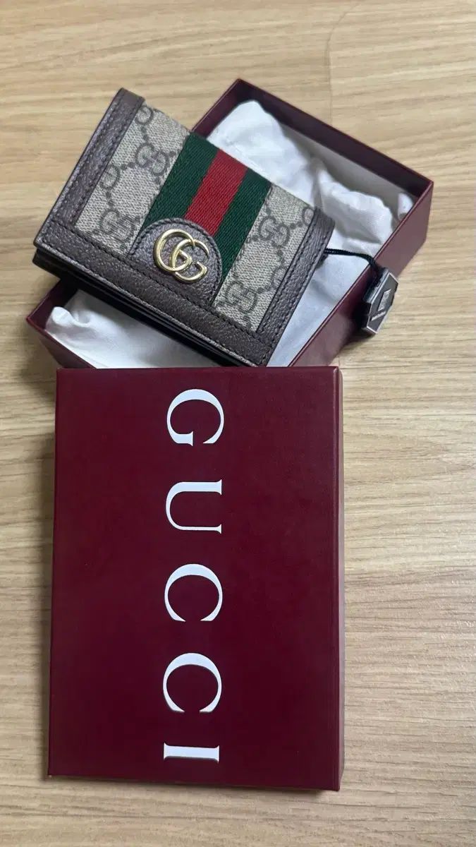 グッチ オフィディア GG 二つ折り財布
