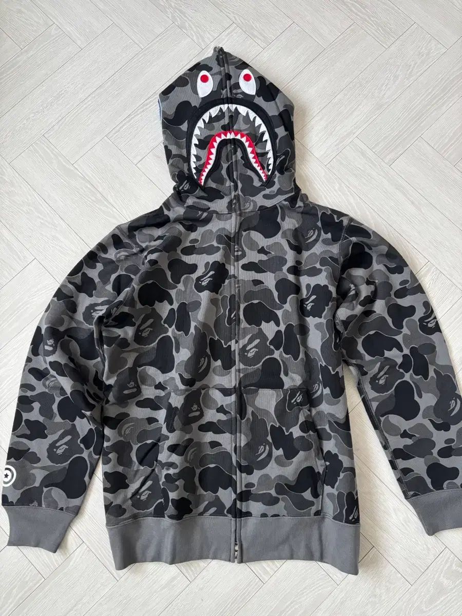 アベイシングエイプ シャークフーデッドジップアップ