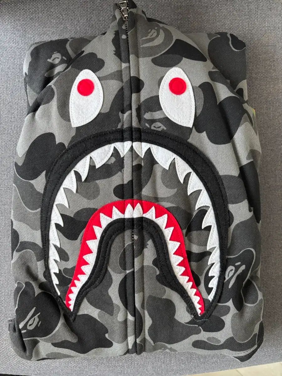 シャークフーデッドジップアップ 墨黒系