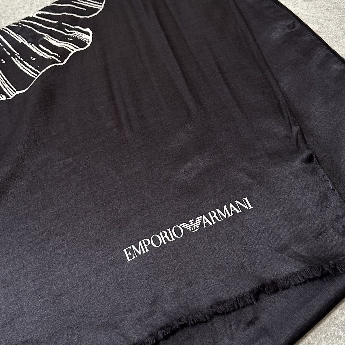 エンポリオ・アルマーニ　【大判シルクスカーフ】 美品 EMPORIO ARMANI エンポリオアルマーニ シルク100％ 大判 スカーフ