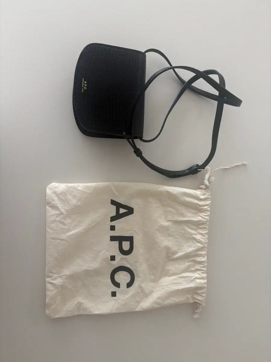 A.P.C. アーペーセー ブラック バッグ ダストバッグ