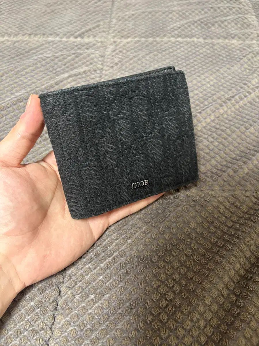 ディオール オブリーク 二つ折り財布 25年 22日