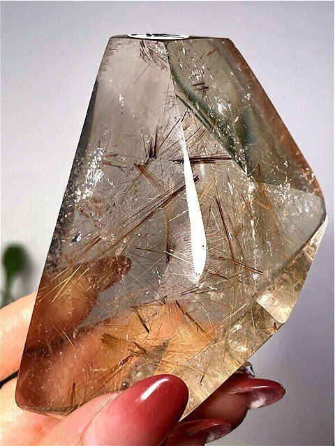 ストア AAA級天然ゴールドルチルクォーツ原石YT7P3/400P07D