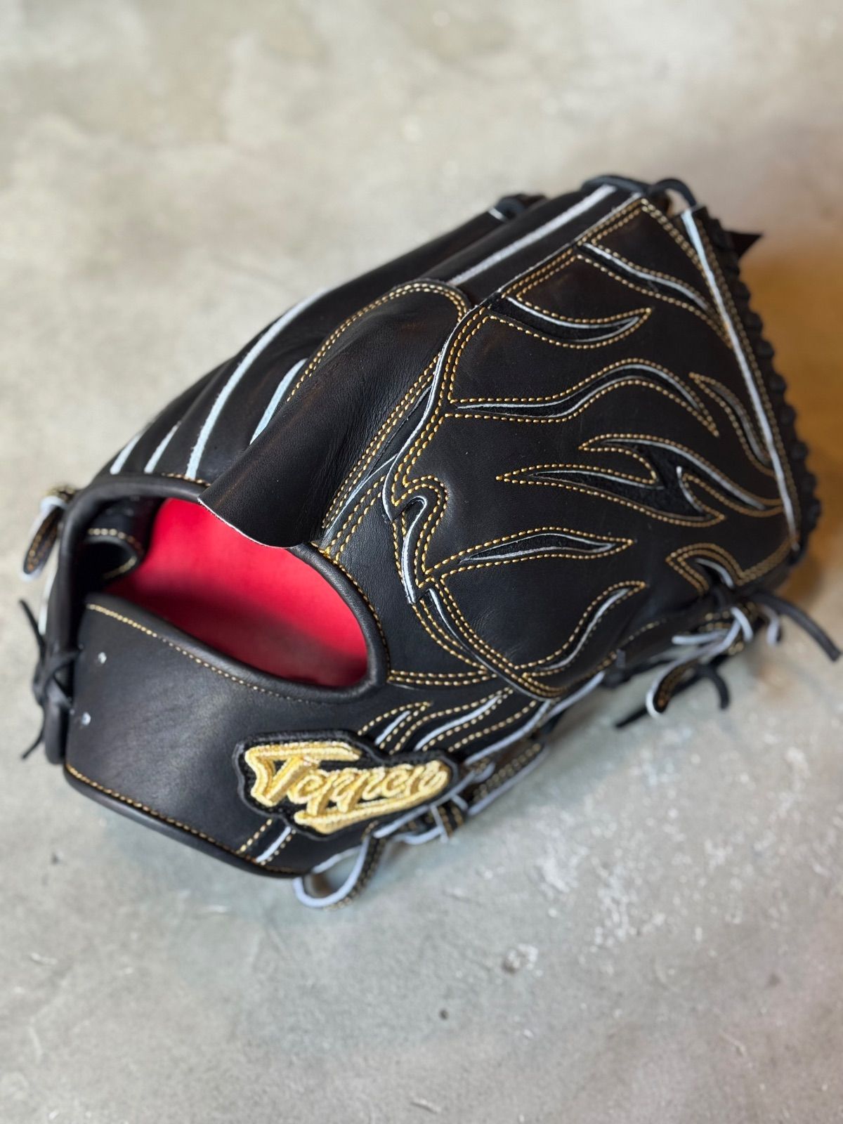 2026年 モデル TEPPEN 硬式用グローブ 投手用 SW 1型 ブラック 至 仕上げ済