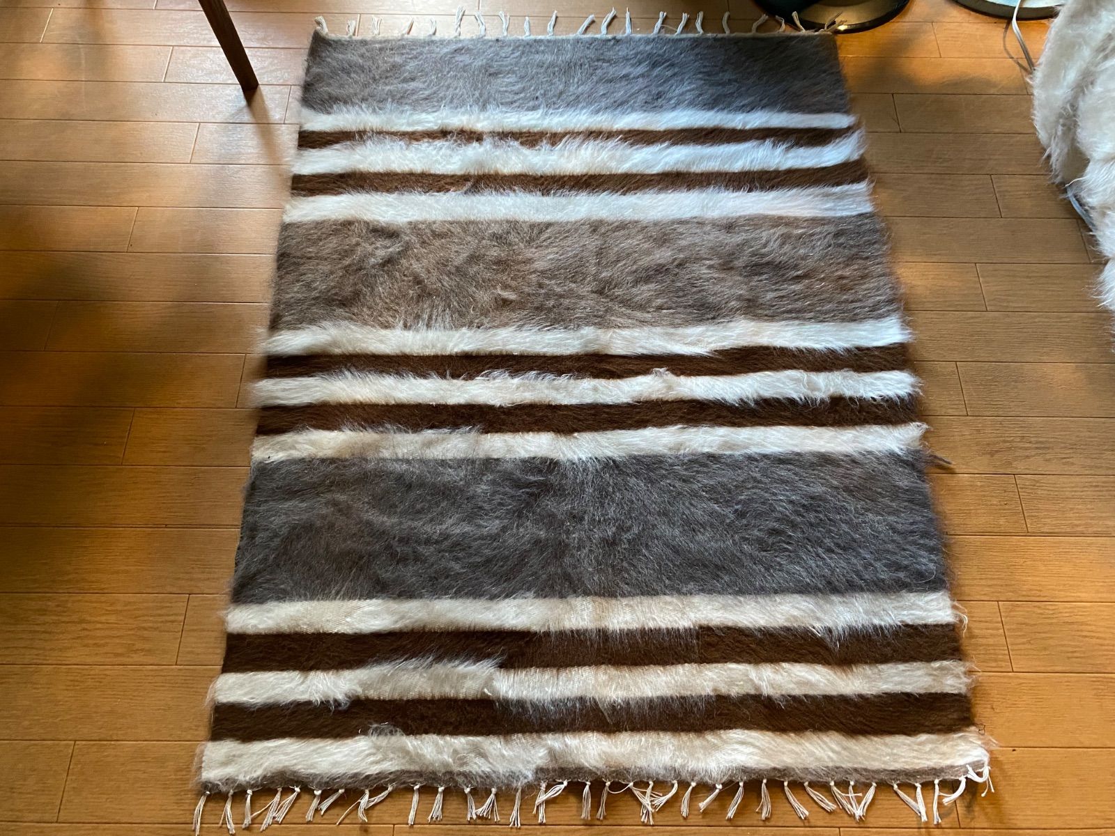 シイルトバッタニィエを知ってください トルコの東シイルトで140年前から織られているアンゴラヤギのモヘアで織られた毛布 遊牧民の知恵 暖かくふわふわで軽い優れもの お試し膝 オリジナル 動物を傷つけないエコな織物 27年来現地直輸入 で 電気カーペット対応ラグ 電気カーペットラグ