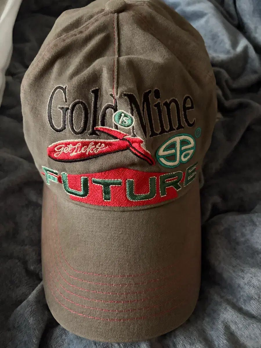 MPQ GOLD マイン Hello Future キャップ