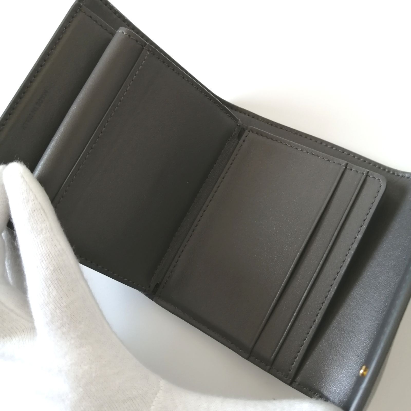 トリフォールドウォレット