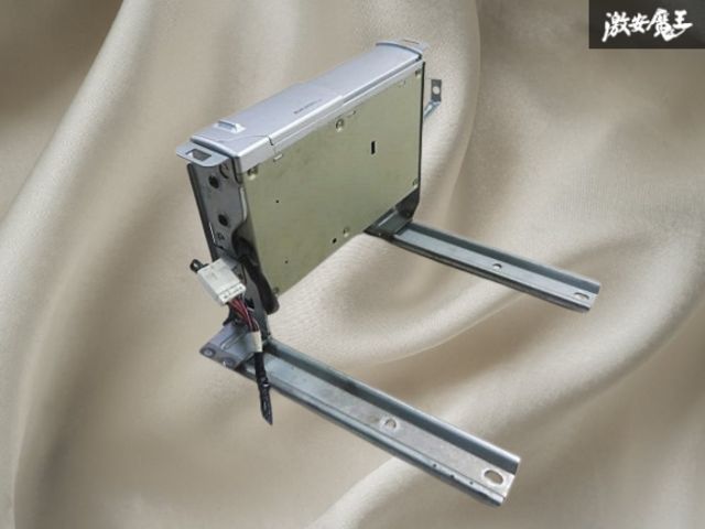 実動外し 日産 OP Y 33 シーマ クラリオン製 6連 CD チェンジャー 本体 マガジン入り PN-2109 B ブラケット付 オーディオ