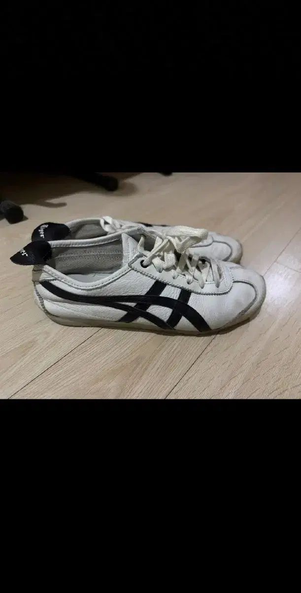 オニツカタイガー 66 白黒 245