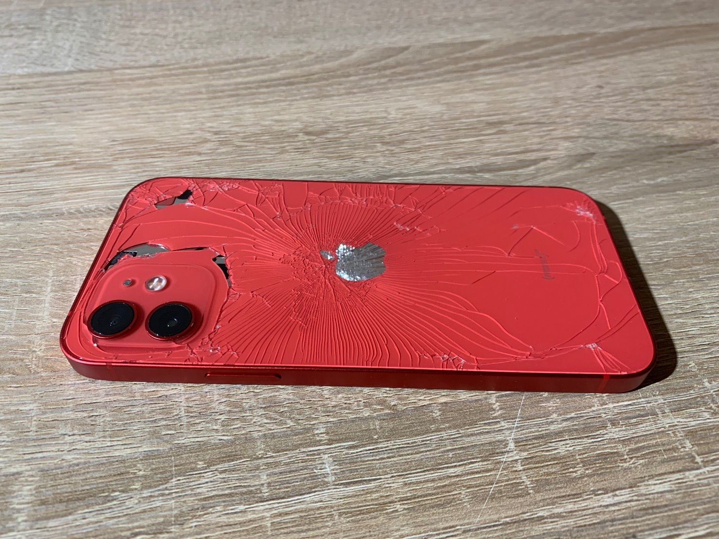 Apple iPhone 12 レッド　本体(ジャンク品) Apple iPhone 12 レッド 本体 ジャンク品SIMフリー - メルカリ