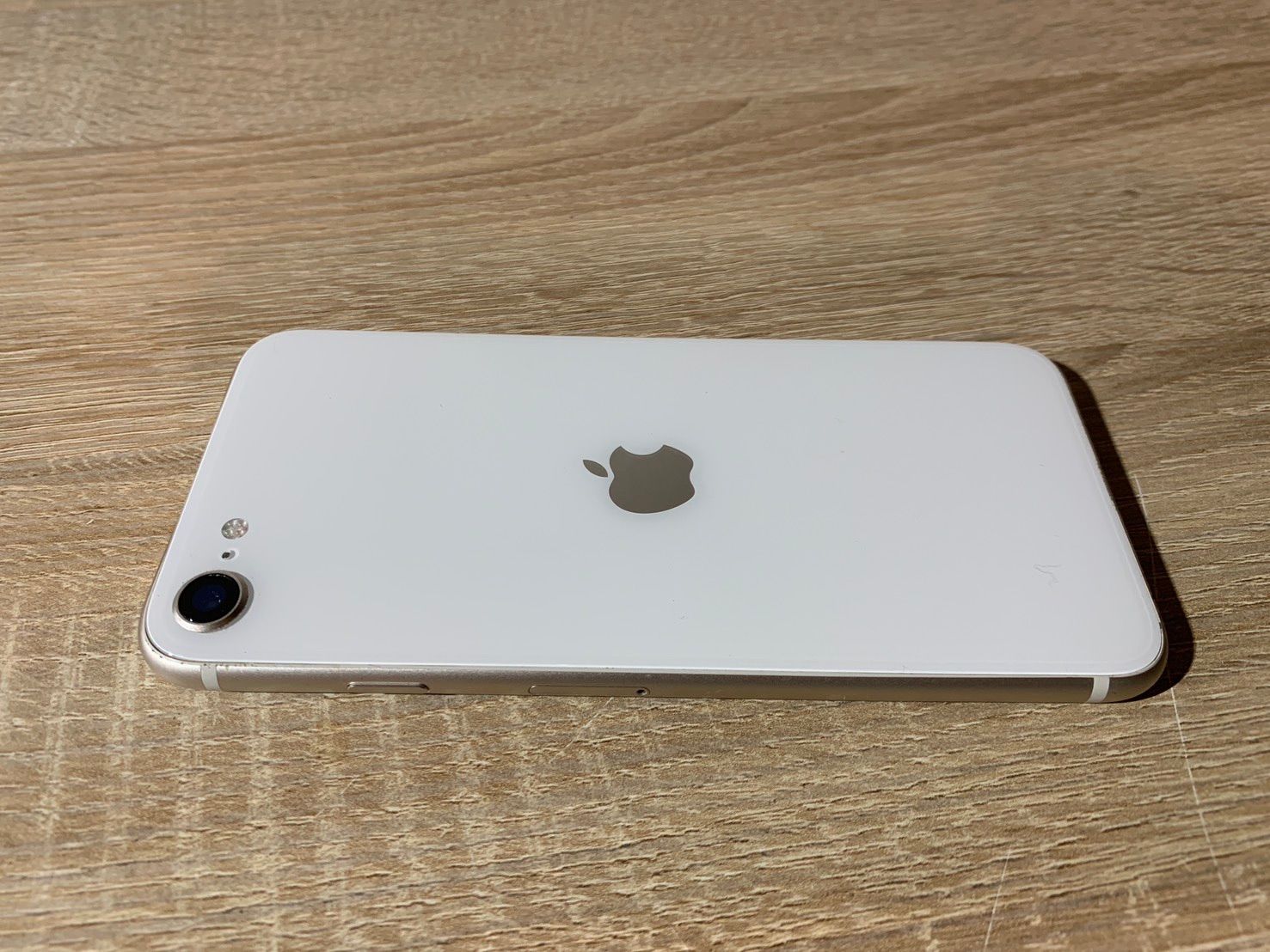 7596 iPhone SE 第三世代 64GB ホワイト ジャンク品 - メルカリ