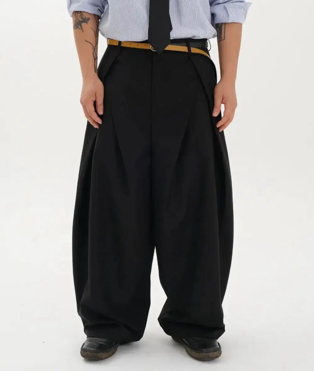 NEWCHEAPCHIC DP Arco Fluid Trousers black