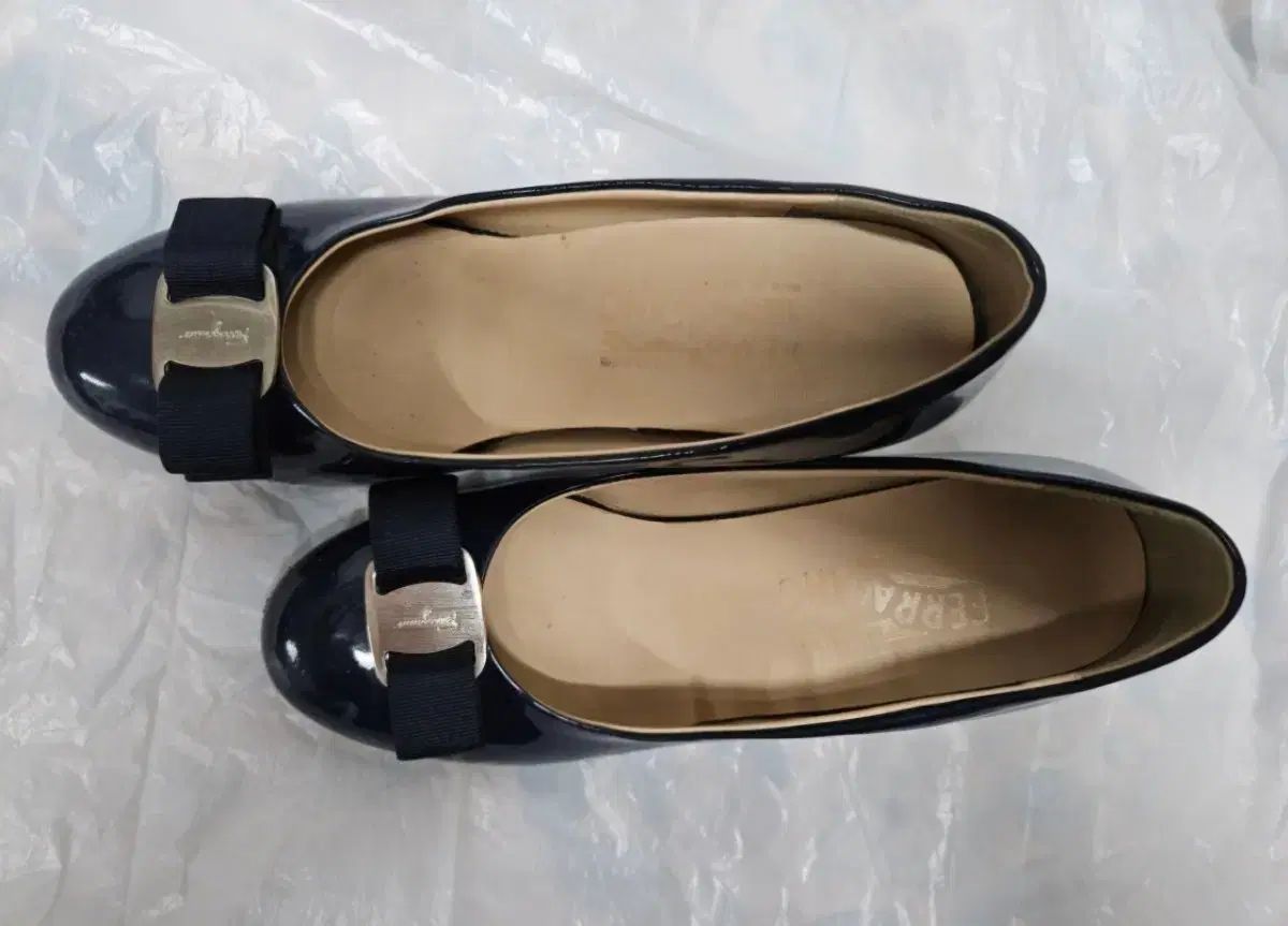 フェラガモ ヴァラ シューズ 225