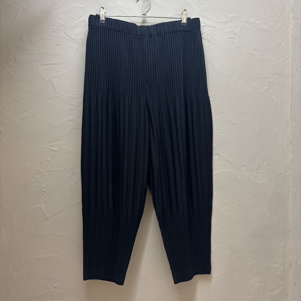 HOMME PLISSE ISSSEY MIYAKE オムプリッセイッセイミヤケ BASICS Pleated Tapered Pants プリーツパンツ ブラック size 2 代官山B 01