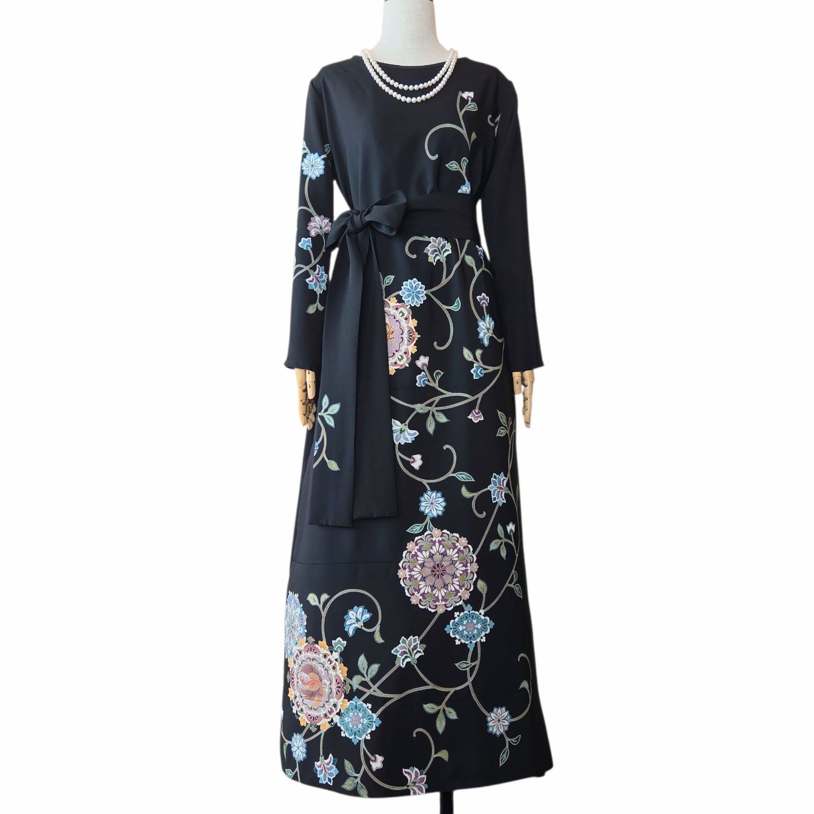 ❦Kaena❦ 着物リメイク ワンピース ロング マキシ ドレス Aライン 黒留袖 作家物 中国三大相良刺繍 ベルト紐 後ろボタン 金彩 鳳凰花唐草文 正絹 結婚式 パーティー 卒業式 入学式 ステージ衣装 ブラック フォーマル 黒 オケージョンドレス