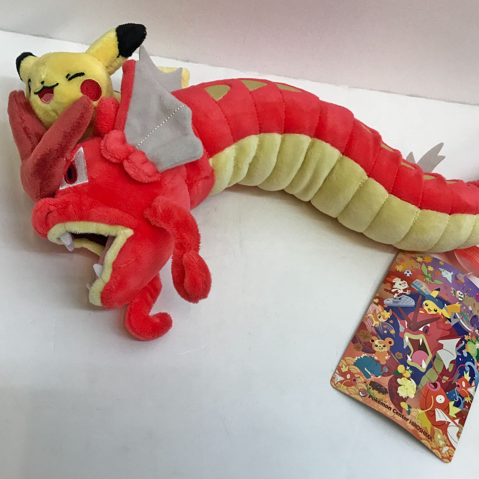 広店】赤いギャラドスとピカチュウ ぬいぐるみ ポケットモンスター