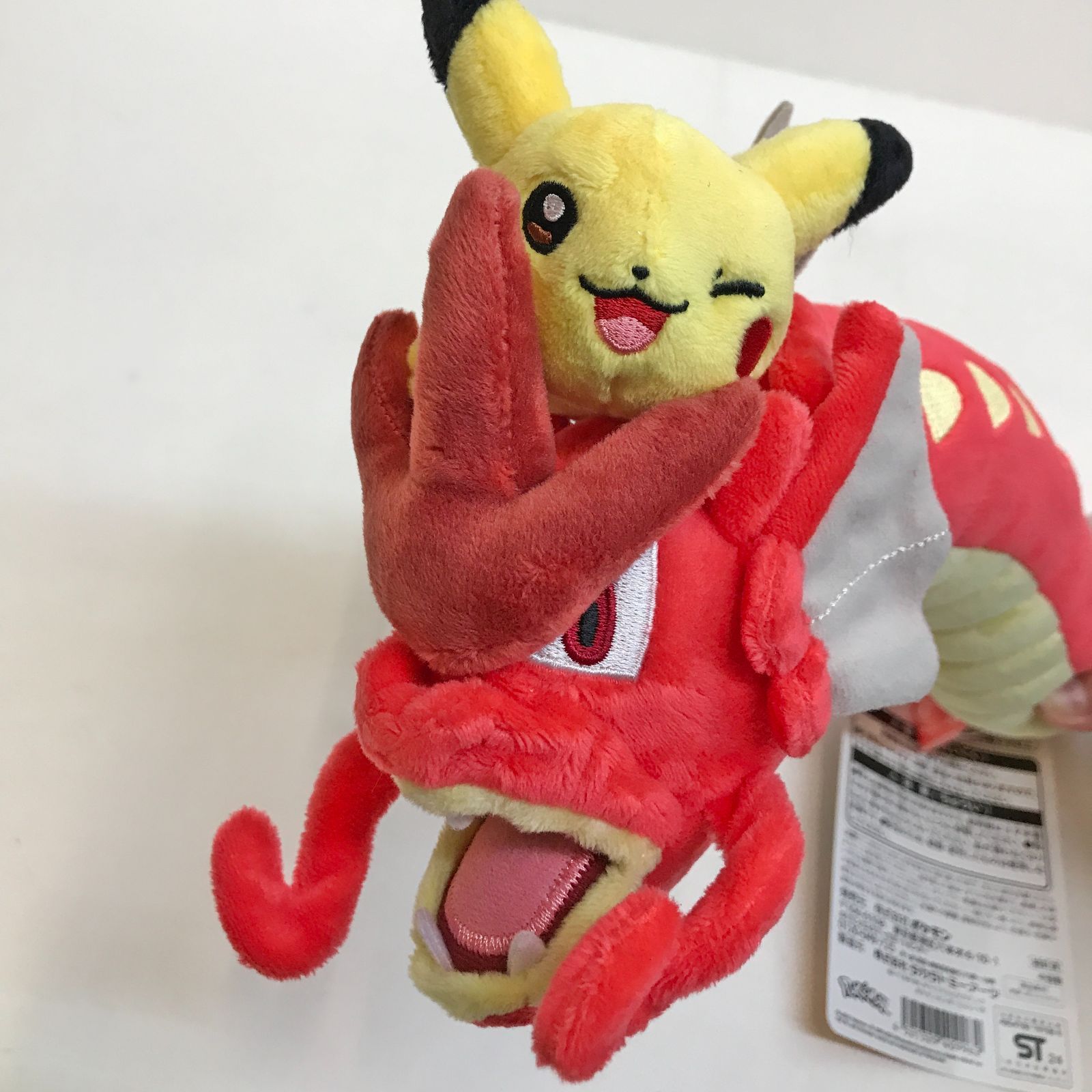 広店】赤いギャラドスとピカチュウ ぬいぐるみ ポケットモンスター
