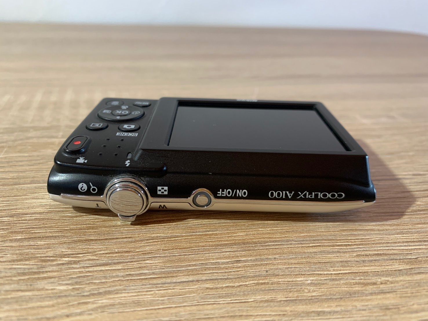 7626 Nikon COOLPIX A100 シルバー デジカメ ジャンク品 - メルカリ