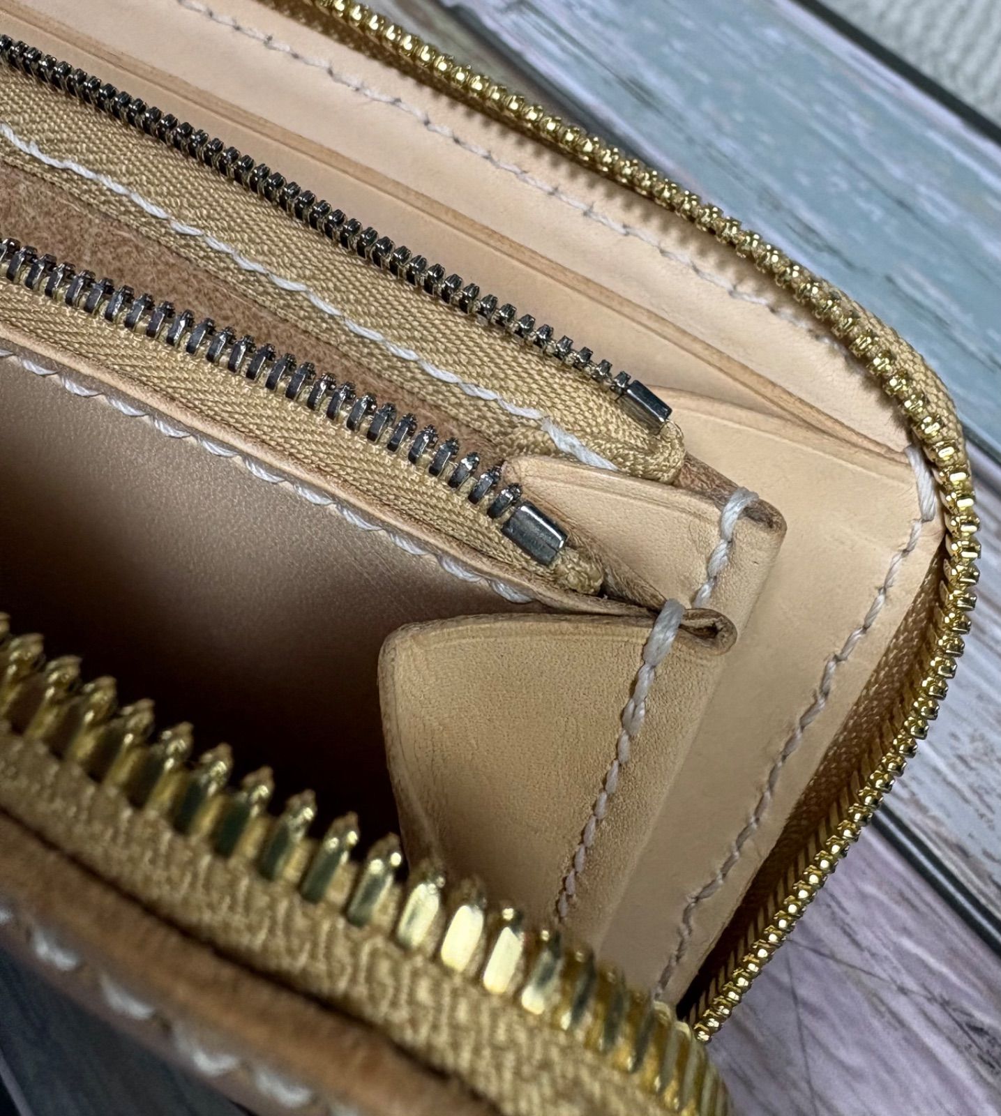 ファスナー付きロングウォレット