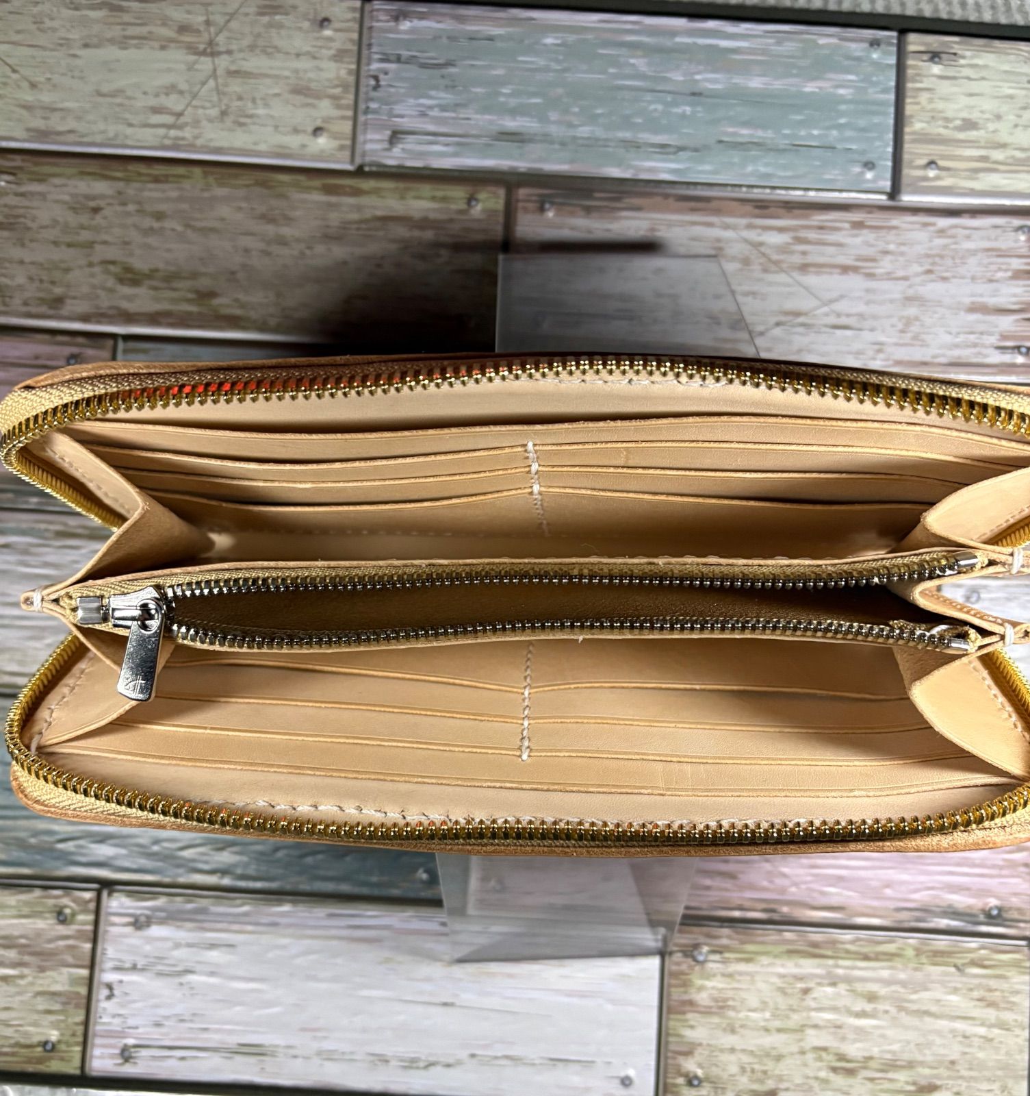 ファスナー付きロングウォレット