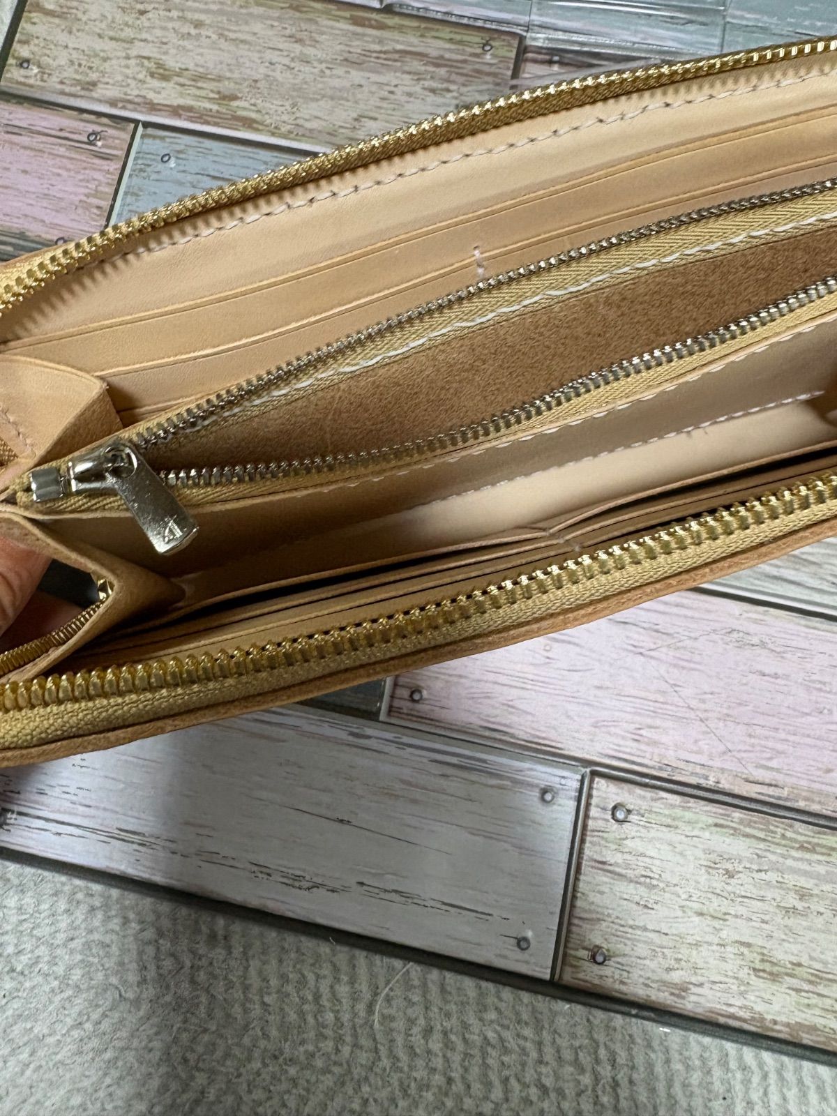 ファスナー付きロングウォレット