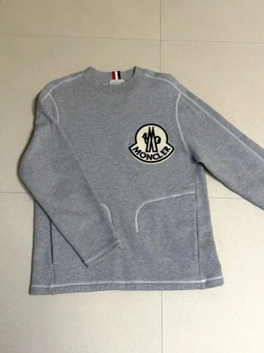 レディース MONCLER モンクレール ビックロゴ 裏起毛パーカー