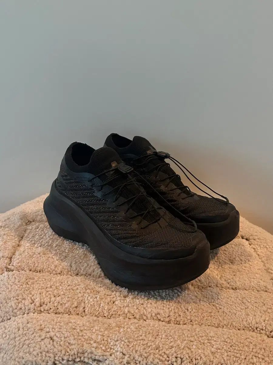 サロモン x コム デ ギャルソン オム パルサート フラットフォーム ブラック