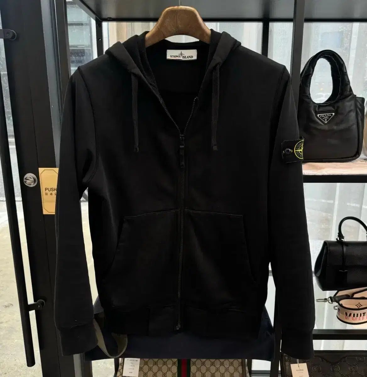 STONE ISLAND ストーンアイランド フーディジップアップ ブラック