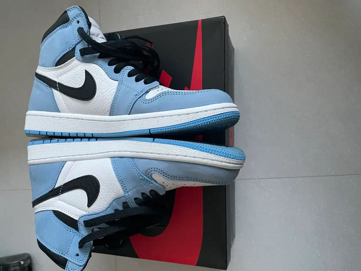 ナイキ ジョーダン1 ユニバーシティブルー 270