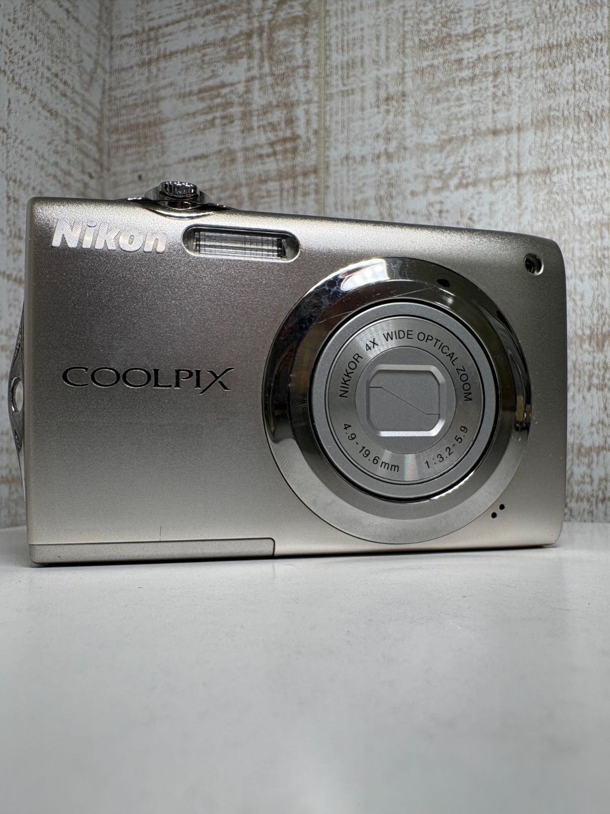 ニコン COOLPIX(シルバー) デジタルカメラ 電子機器 コンパクト 便利