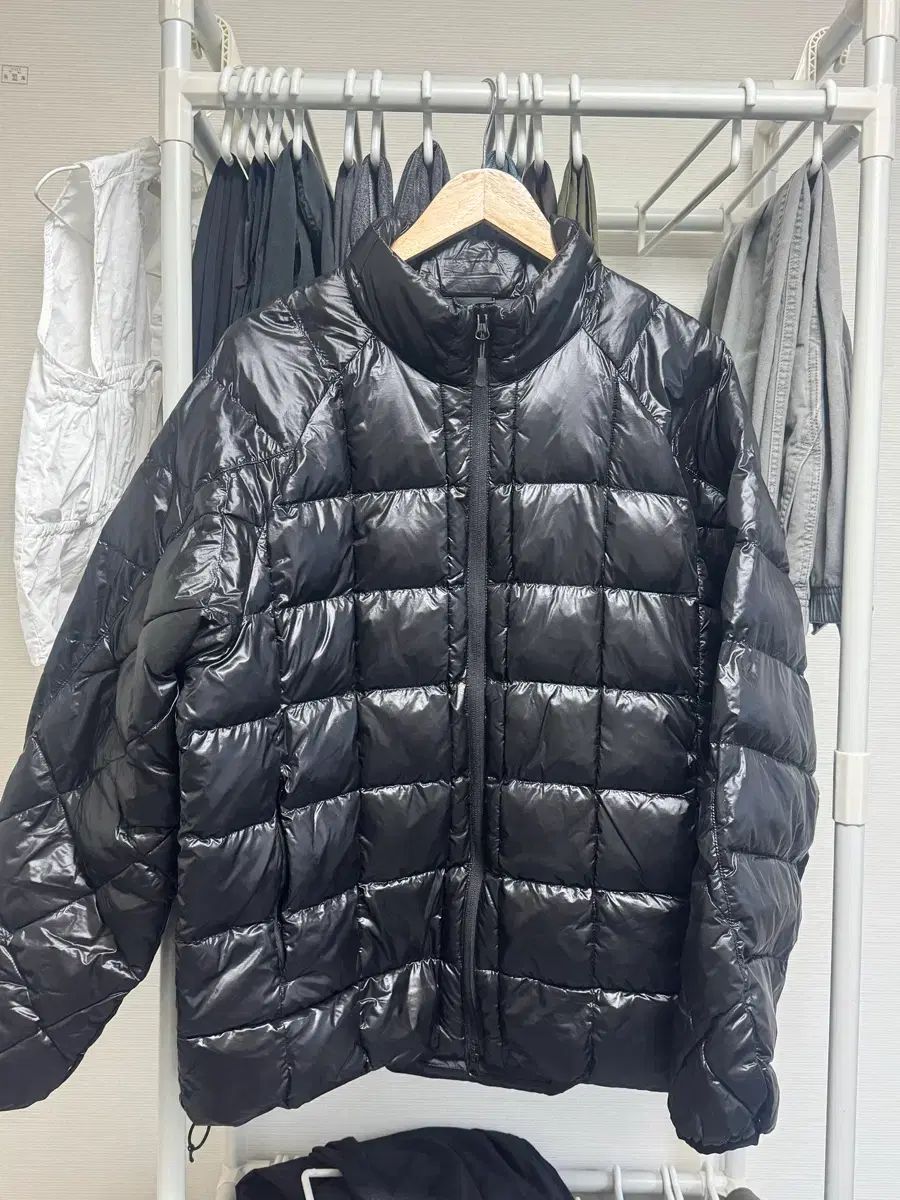 ムシンサスタンダード スポーツ スタンネック ブラック L 軽量ダウン